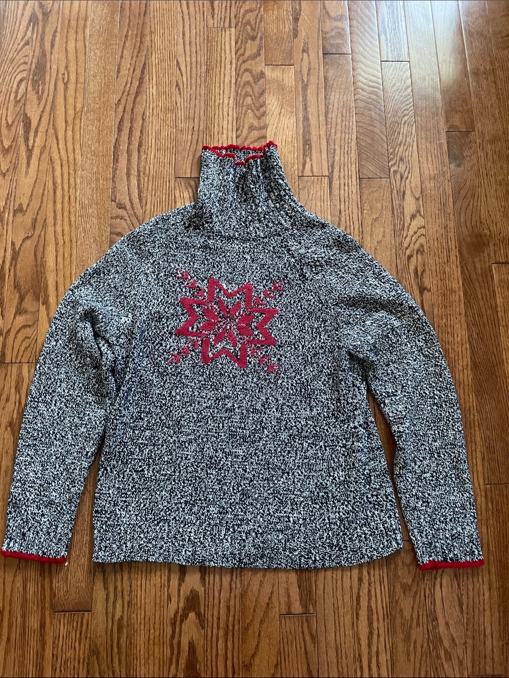 Liz Clairborne Gray Snowflake Turtleneck Sweater Women’s Sz  Medium